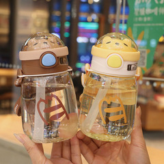 夏季網紅塑料杯兒童幼兒園寶寶吸管杯可斜跨提繩彈跳蓋隨手杯