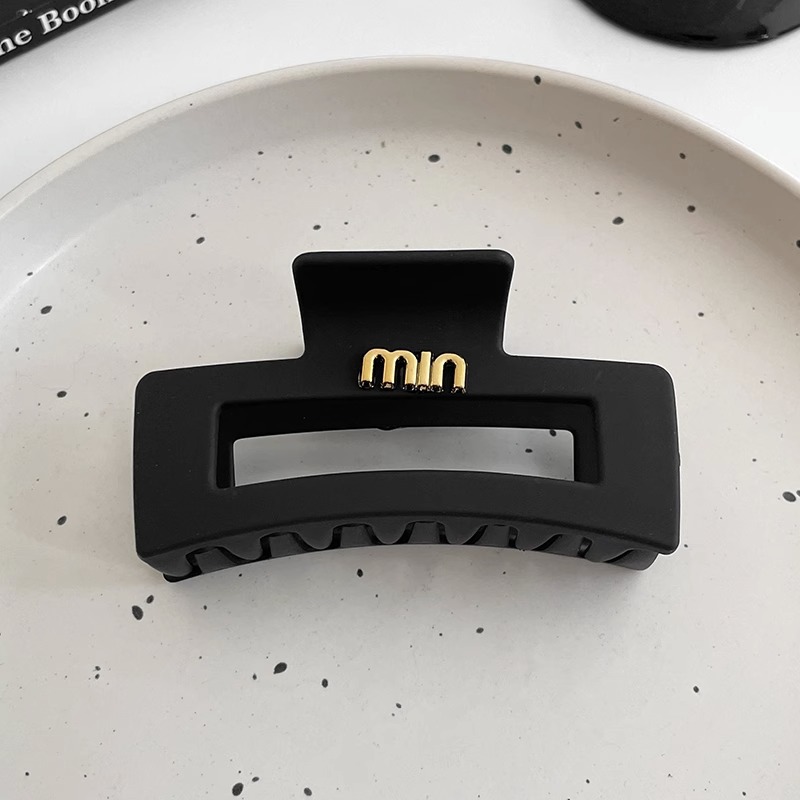 Carpeta de gran tamaño con letras negras, sentido avanzado femenino, parte posterior de la cabeza, más horquilla, pinza de tiburón, pinza para el cabello, tocado