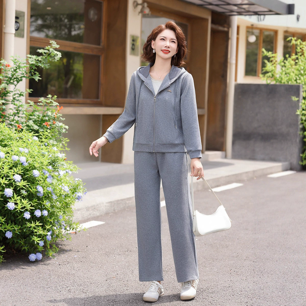 Модный костюм с капюшоном для женщин среднего и старшего возраста на осень и весну, осенне-зимний облегающий свободный комплект из двух предметов больших размеров