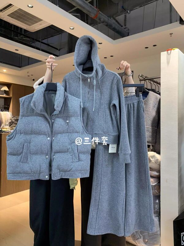 High-End Popular Sports Style Suit for Women in Autumn and Winter New Short Sweatshirt Thickened Sleeveless Vest Three-Piece Set for Women High-End Popular Sports Style Suit for Women in Autumn and Winter New Short Sweatshirt Thickened Sleeveless Vest Three-Piece Set for Women