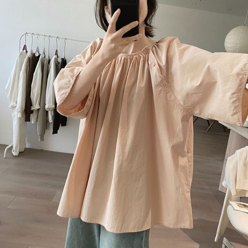 Summer small design shirt with a round collar