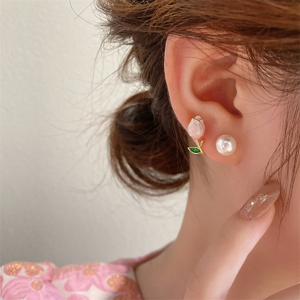 Fashionable elegant earrings