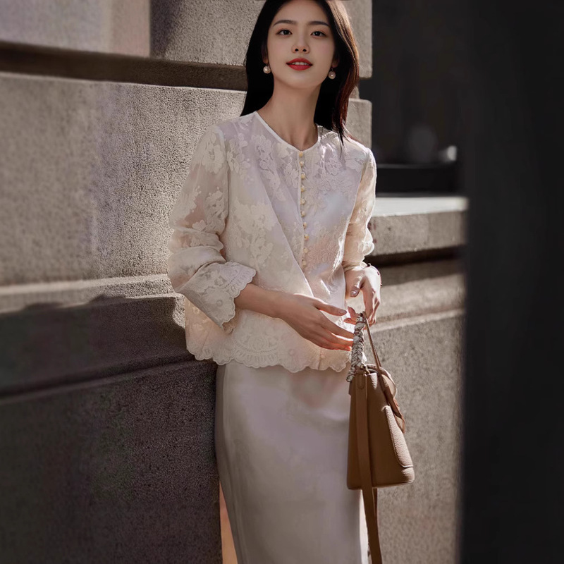 high quality Elegant Round Neck Single-breasted Wavy Edge Lace Embroidered Small Top Heavy-duty Shirt Women's All-match