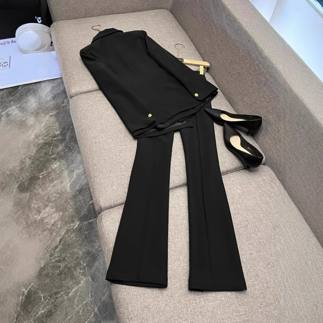 Dammekleeder Professionellt Kostüm Moud Een-Knäppchen Stoffknäppchen Mëttellaangen Kostüm Ausgeklappt Hosen Moudenkostüm Zweedeelegen Kostüm_voghion.com