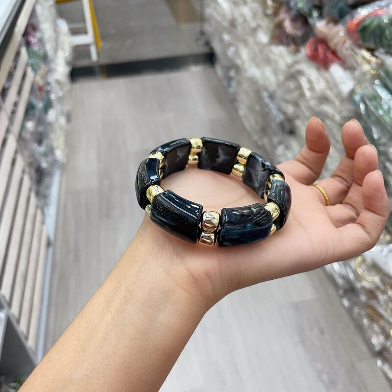 ヨーロッパとアメリカのファッショナブルなパーソナライズされたアクリルエルボブレスレット、湾曲した二層の金色の竹管、マルチカラーのレトロな大理石模様|undefined