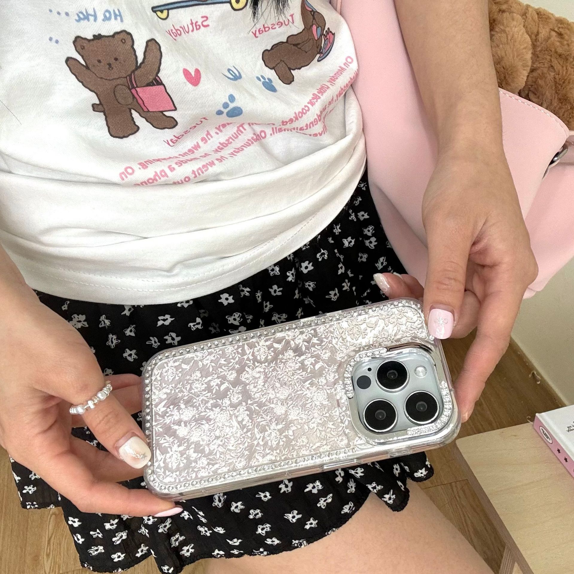 Girl ins base pequeña floral para iPhone16ProMax taladro lateral 14 Apple 15Pro cadena 13 nuevo 16