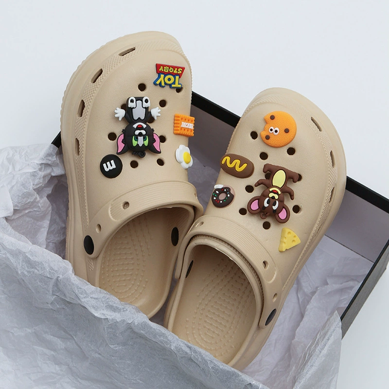 Женские сабо Jingchen на толстой подошве, летняя мода 2025 года, два варианта ношения, увеличивающие рост, закрытый носок, полусандалии для уличной торговли оптом.