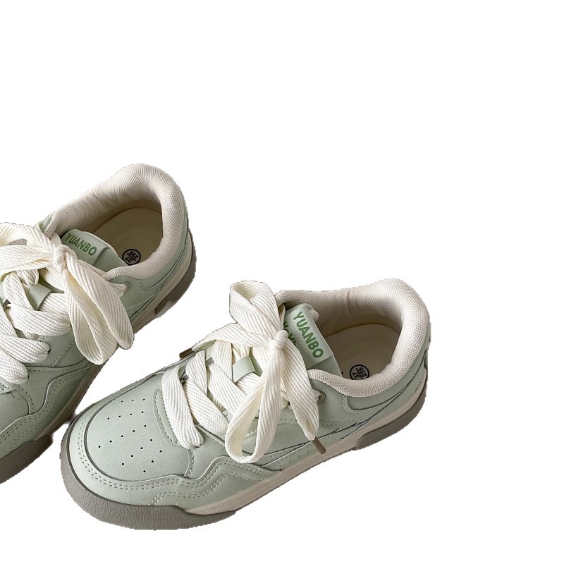 Nicho de diseño de zapatos de skate de menta para mujeres otoño de 2025 nuevas zapatillas casuales con suela gruesa zapatos de entrenamiento para mujeres