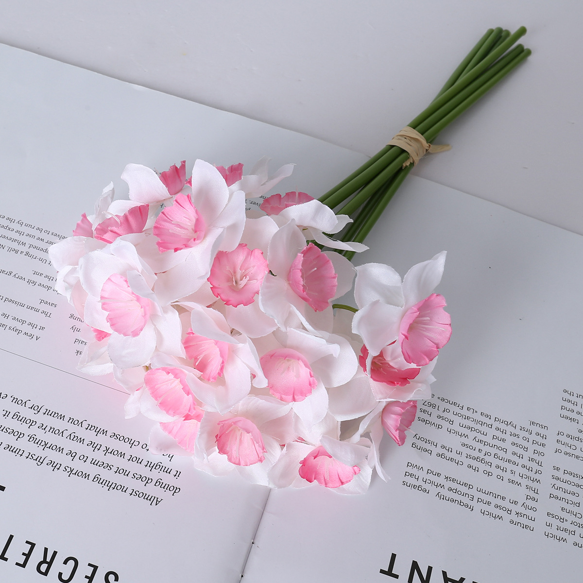 flores simuladas flores de narcisos flores de mano flores flores de mano boda flores simuladas decoración de la mesa de comedor fotografía flores de seda flores falsas