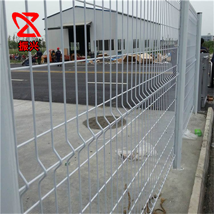 桃型柱护栏 铁丝网防护网 三折弯护栏网 圈地防护网 厂房院墙围栏