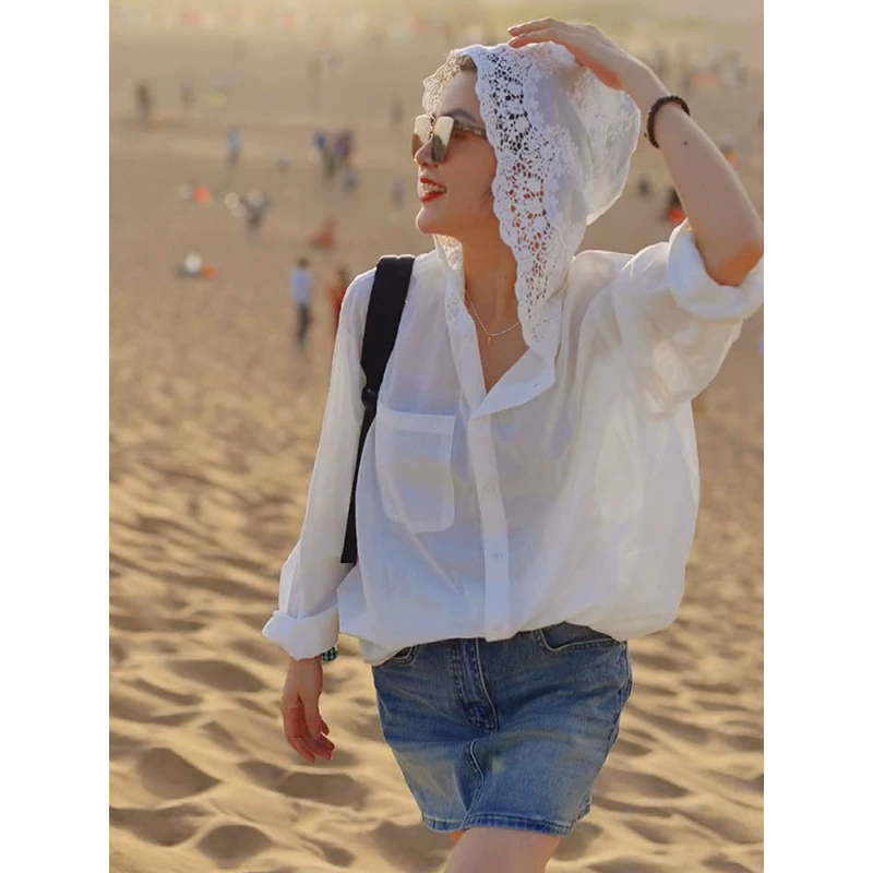 Женская летняя тонкая рубашка с капюшоном, связанная крючком в французском стиле, с защитой от солнца, новая дизайнерская нишевая модель 2025 года, с функцией кондиционирования воздуха.