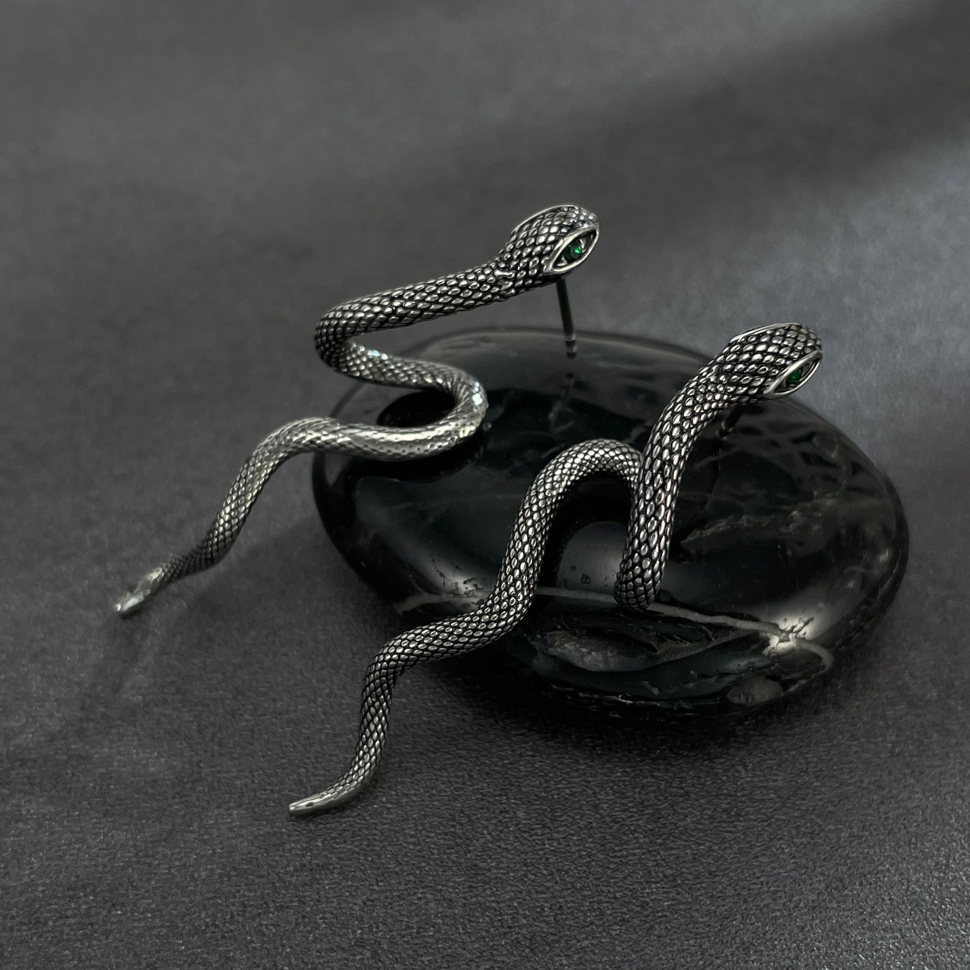 European and American Cross-Border Snake-Shaped Pendant Earrings for Women, Trendy and Cool Personality Retro Accessories