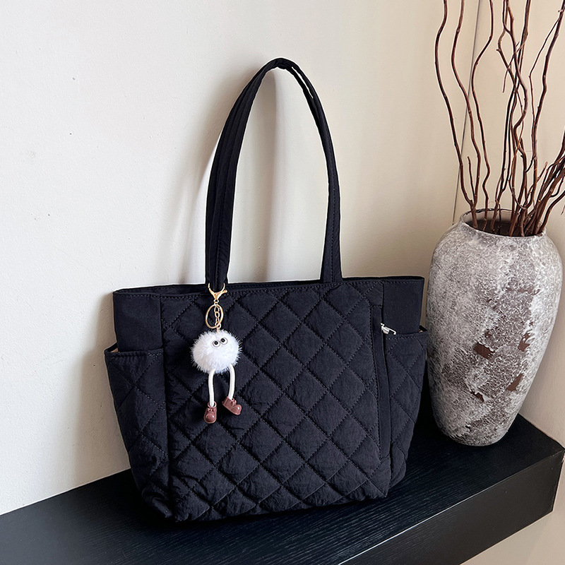 Women's Quilted Shoulder Bag Large Capacity Commuter Tote_voghion.com