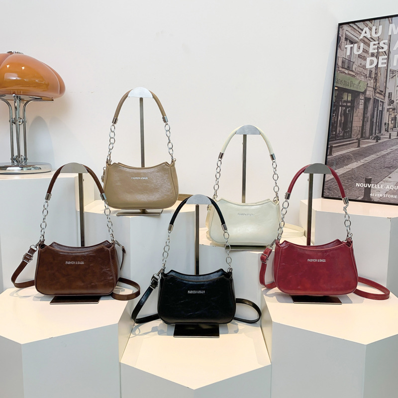 Bolso de mano de cadena de color sólido debajo de la axila para mujeres 2024 nuevo estilo estilo extranjero bolso de hombro de moda textura temperamento mochila casual