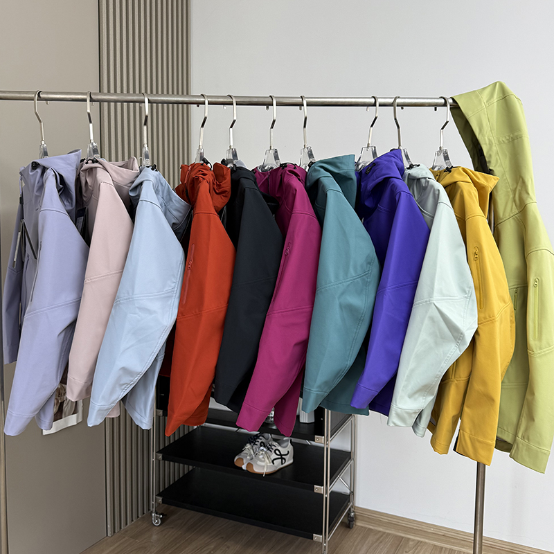 ChicShe ChicShe Style Montagne Outdoor ! Veste softshell à capuche 3D coupe-vent et imperméable pour couple, idéale pour le printemps et l'automne._voghion.com