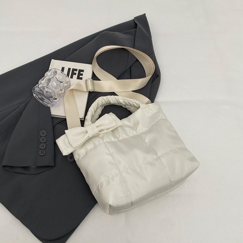 Gran capacidad de moda simple retro bolso plisado 2023 Otoño e Invierno nuevo todo-fósforo hombro crossbody bolsa