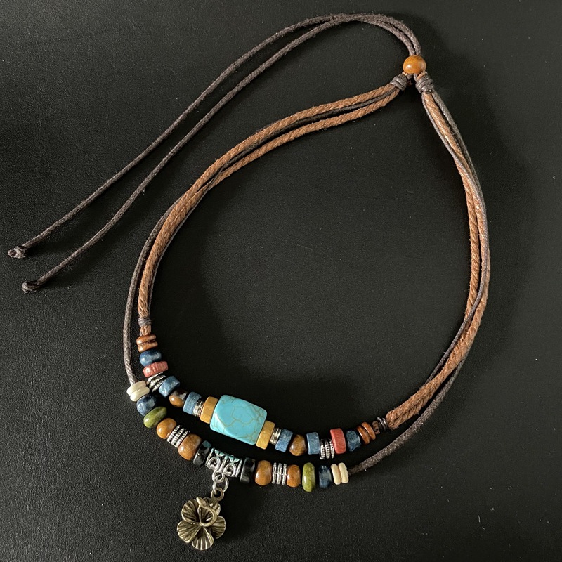 Collar de turquesa para mujer 2024 Verano nuevo estilo étnico retro de múltiples capas Cadena de clavícula de doble capa sentido del diseño del nicho