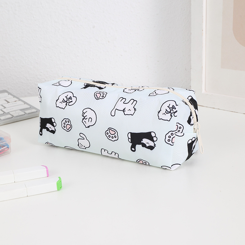 파란색 흑백 고양이