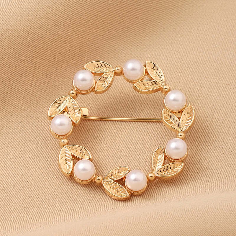 Fashionable retro geometric pin pearl