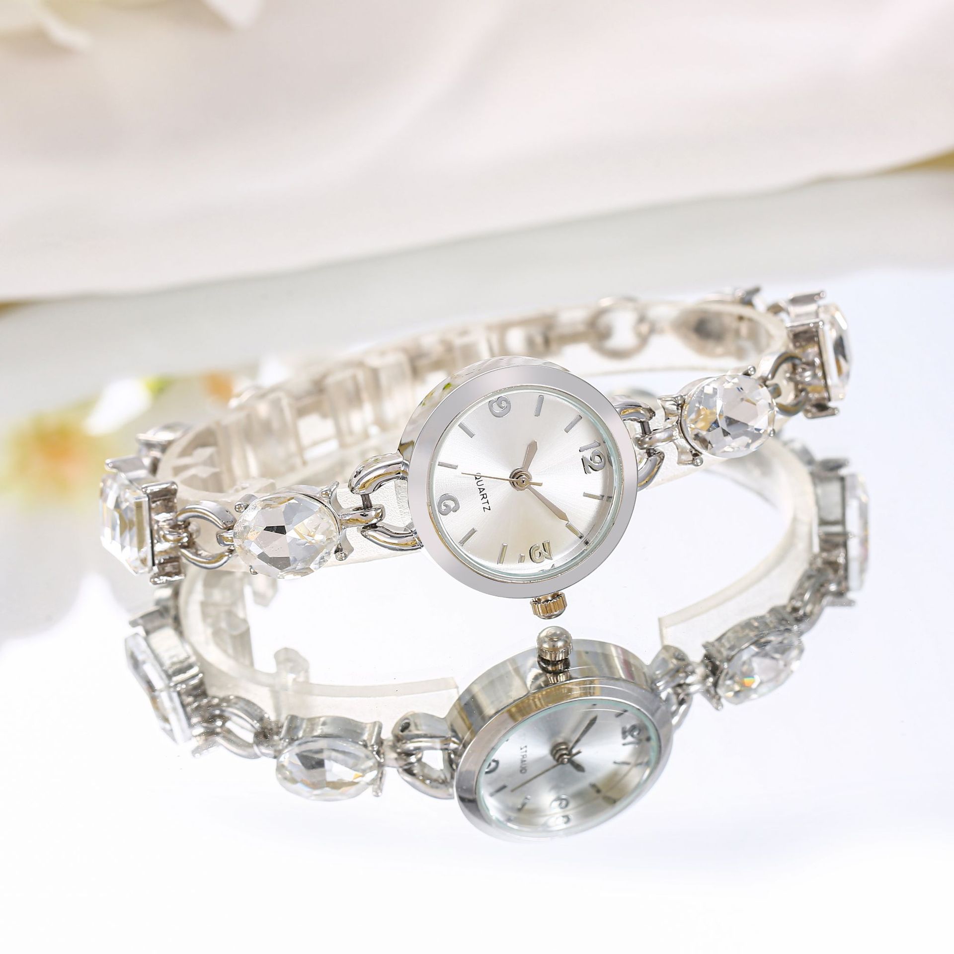 New Small Dial Bracelet Watch Simple Foreign Trade Girl's Watch Imitation Color Gemstone Watch Women's High Sense