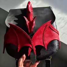 跨境热销盘龙造型斜挎包包个性设计恶魔龙翼饰奇幻风万圣节手机包