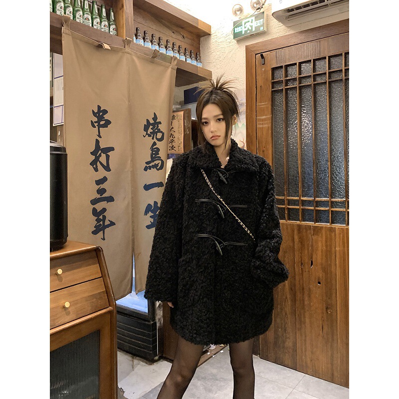 Lamb Wool Women's Coat 2025 New Autumn and Winter Women's Black Thickened Leather Jacket with Horn Buttons Lamb Wool Women's Coat 2025 New Autumn and Winter Women's Black Thickened Leather Jacket with Horn Buttons