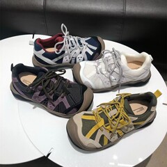 レトロな厚い底の醜い萌え靴のお父さんの靴の女性は滑り止めの耐摩耗性のレジャーのハイキング靴の通気性の運動靴の潮を合わせます。