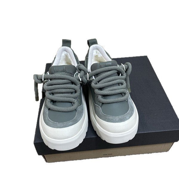 Fashionable trend sneakers for men and women platform