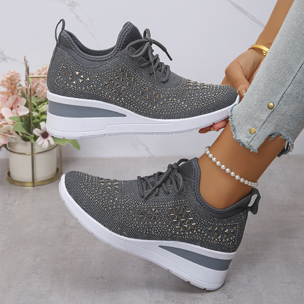 breathable sports casual footwear made of mesh