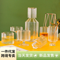 髪のレトロな広い口の花の杯ヨーロッパ式の個性的な高い足の杯の縦のストライプのジュースの杯はコップを畳むことができます。