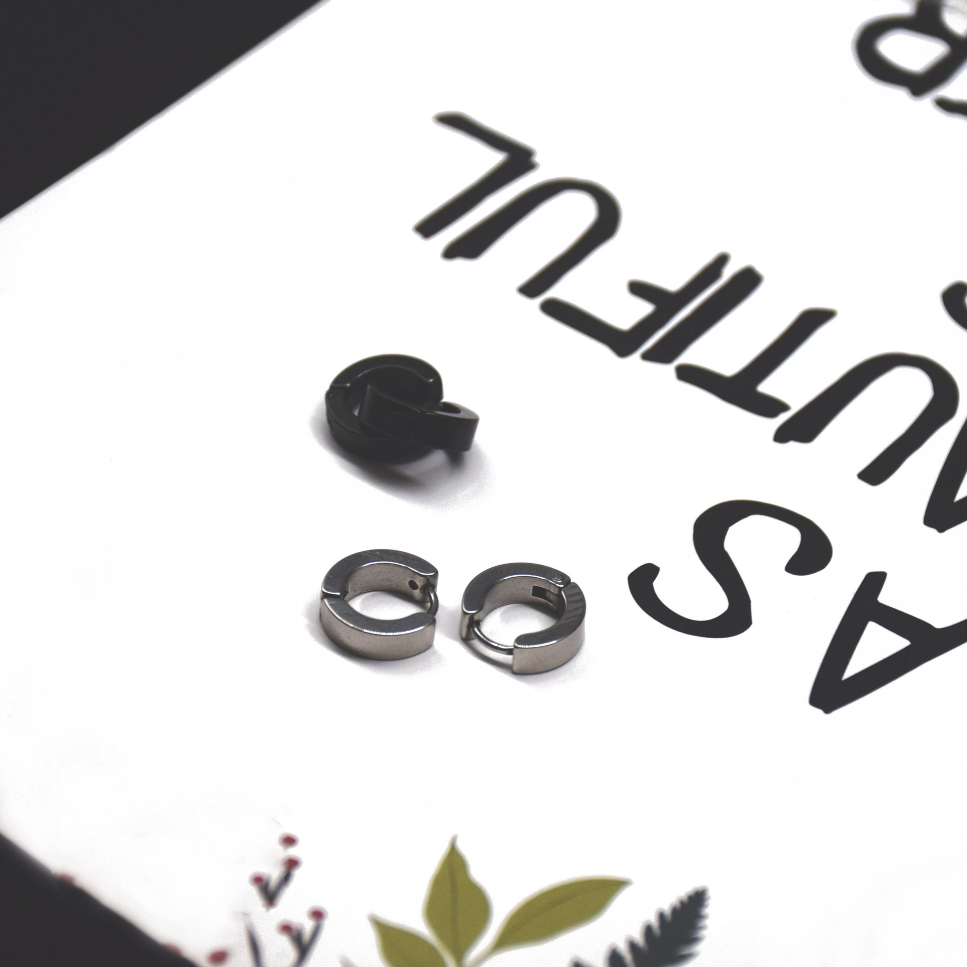 Silver pointed spike labret stud material detail
