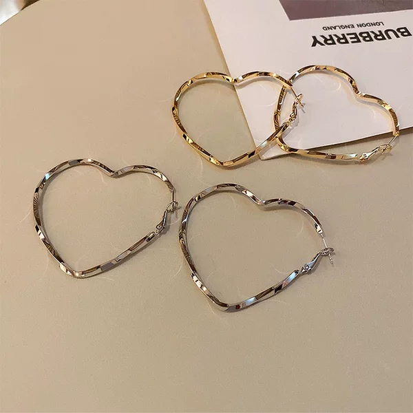 Big Heart Earrings 2025 New Niche Design Exaggerated Elegant Earrings High-End Cool Style Earrings for Women