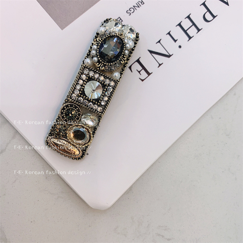19g Weight Hair Clip Hair Accessories Type Rhinestones Inlay Material 1 Piece Quantity Holiday, Travel, Daily Occasion Metal Material Geometric Pattern Women's Gender Inlay Design Elegant, Streetwear Style Dongdaemun Czech Diamond Barrettes Retro Debutante Style BB Clip Side Bangs Internet Celebrity Hair Clip For Broken Hair Barrettes Hair Accessories For Women 5