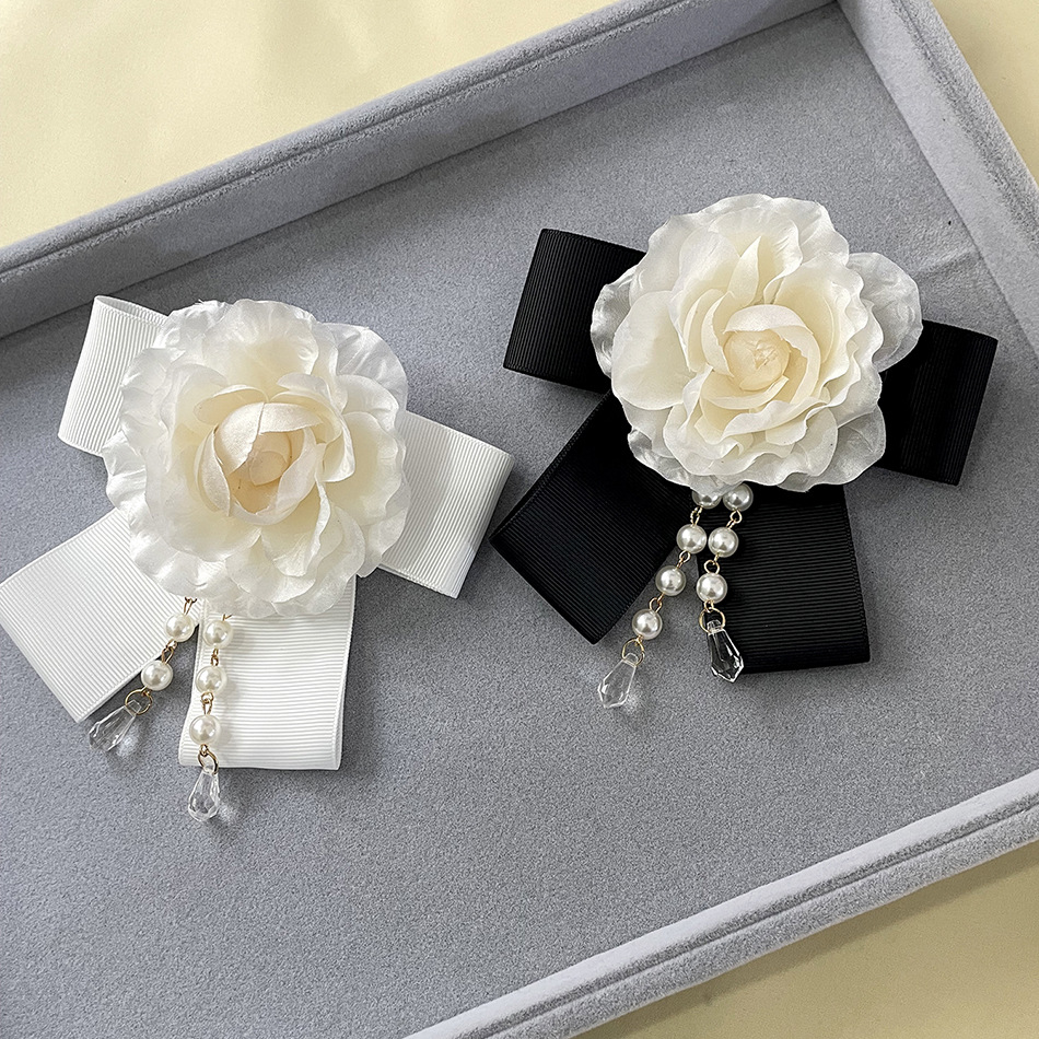 Elegante Kamelien Brosche Mit Perlenquaste Und Großer Schleife_voghion.com