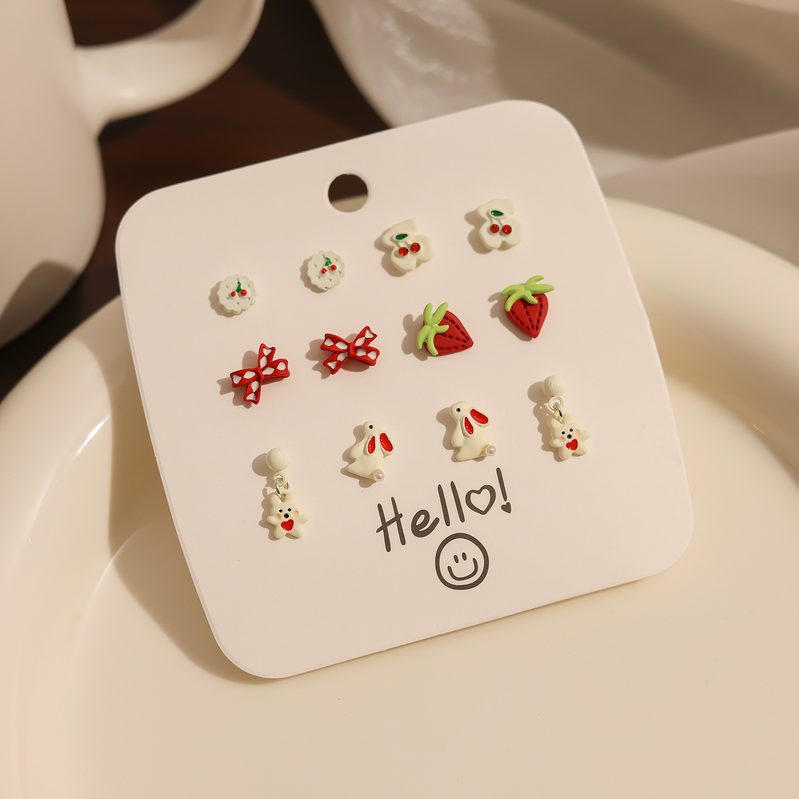 Juego de pendientes de aguja plateados, sencillos y compactos para mujer, pendientes geométricos en forma de corazón, bonitos, dulces y versátiles, venta al por mayor para puestos de mercado