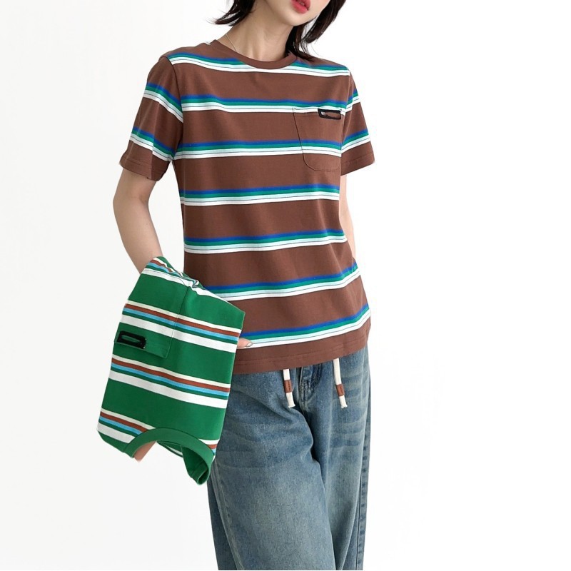 MIU レザーラベル付き 24 夏新作 カジュアル 万能 コントラストカラー ストライプ ポケット ラウンドネック 半袖 Tシャツ 男女兼用 カップル用|undefined