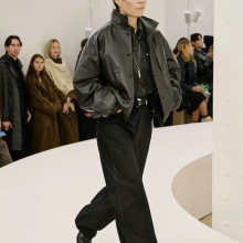 春季新款绵羊皮飞行员复古立领真皮外套廓形宽松羊皮夹克皮衣女