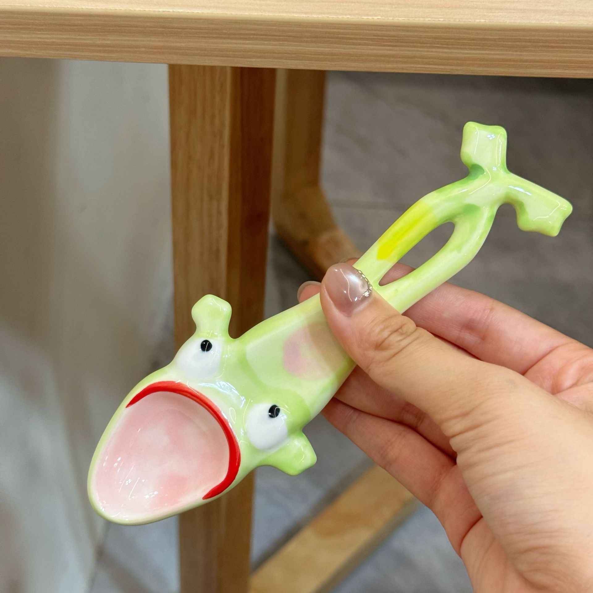 Lingură de supă din ceramică broască design original_voghion.com