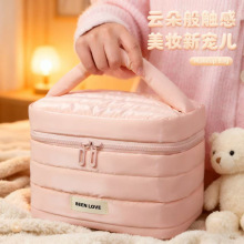 新款羽绒布化妆品收纳包大容量口红护肤品收纳袋旅行便携时尚包包