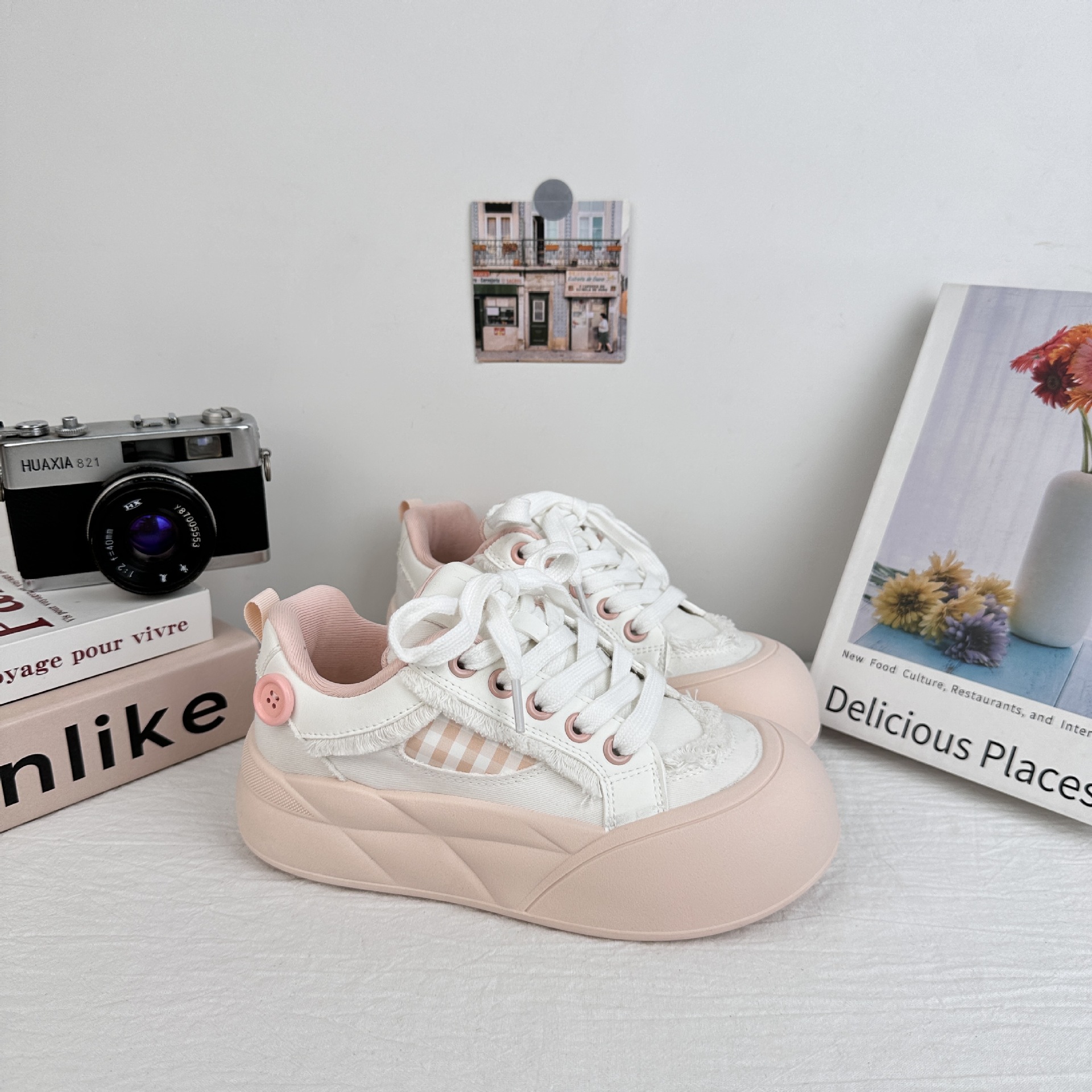 Zapatos de puff con patrón ondulado distante para mujeres 2025 nicho de verano, zapatos blancos pequeños, zapatos de suela gruesa, zapatos de pan lindos