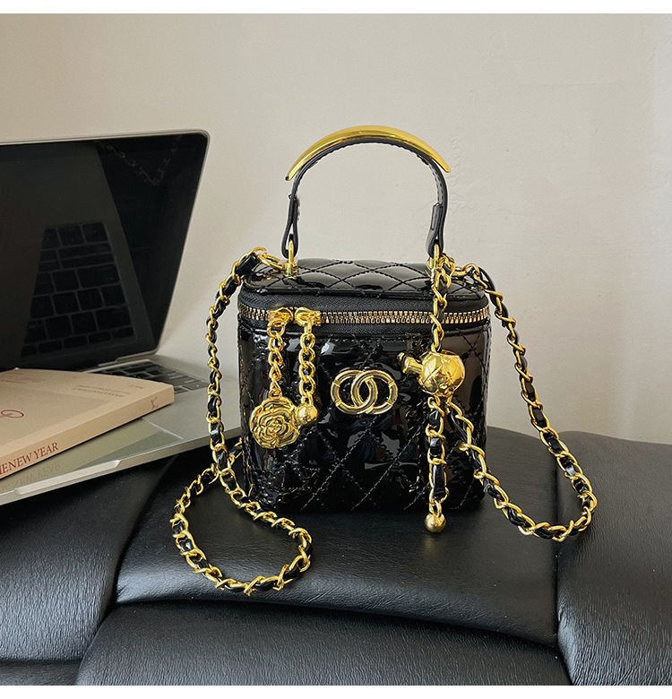 Bolso de mujer caja de mano de verano bolso pequeño 2026 nuevo estilo de alto nivel sensación pequeña fragancia estilo diamante cadena mochila