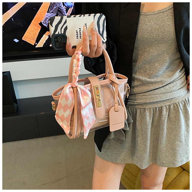 This year's popular women's handbag features a new, stylish and versatile hand-held crossbody bag with a Korean niche design and a bucket bag undefined