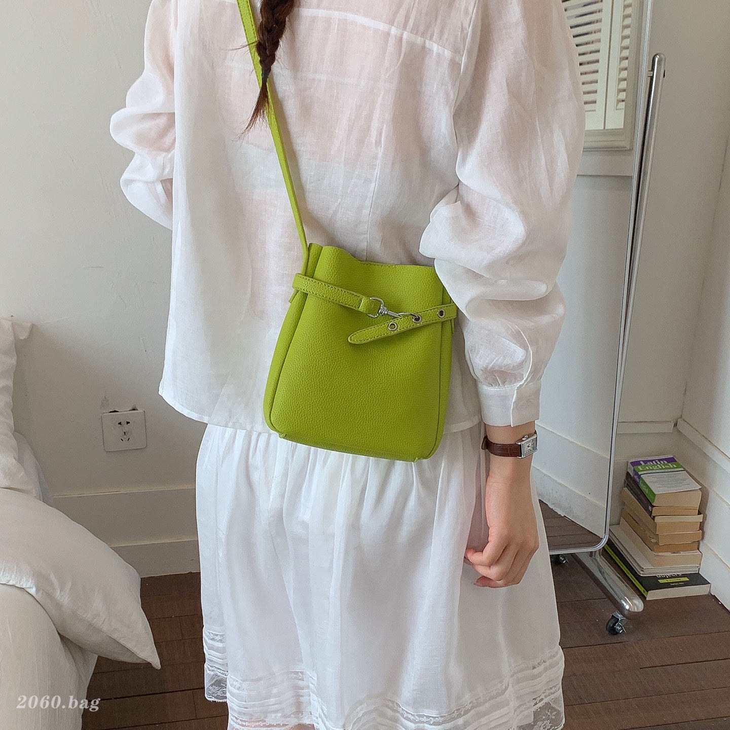 Diseño de nicho de moda nuevo bolso de hombro universal coreano mini 2026 bolso inclinado de verano para mujeres cubo de agua de teléfono móvil