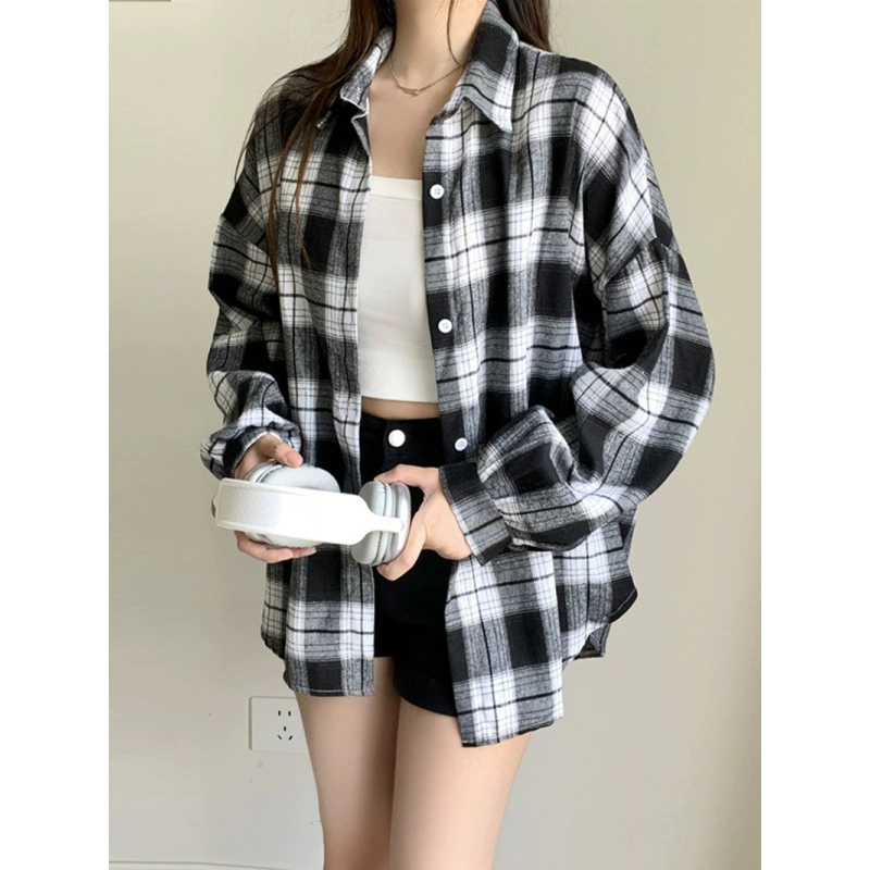 Американская клетчатая рубашка в стиле ретро для женщин весной и летом, нишевая свободная и универсальная куртка-рубашка для верхней одежды.
