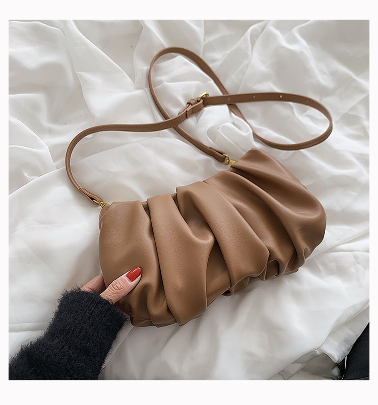 2021 Autumn And Winter New Trendy All-match Messenger Niche Fashion One-shoulder Cloud Bag display picture 10