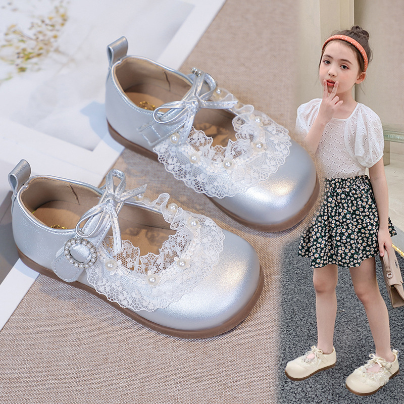 Zapatos de princesa para niñas zapatos de cuero plateados de suela suave para niños 2025 primavera y otoño nuevos zapatos de chicas de estilo extranjero zapatos de moda