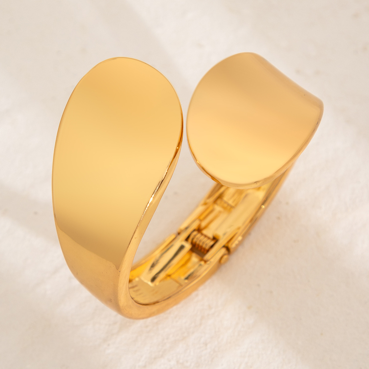 Retro Punk Solid Color Alloy Bangles Wholesale display picture 7