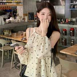 2025春季新款甜美蝴蝶结碎花露肩衬衫荷叶边减龄宽松挂脖娃娃衫女