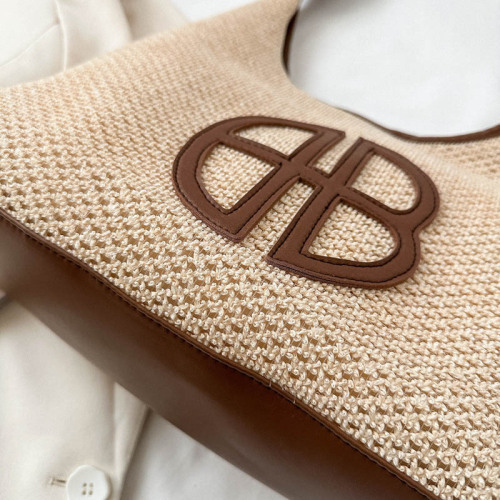 Niche hollow design bag for women 2024 new fashion straw shoulder bag versatile armpit woven tote bag