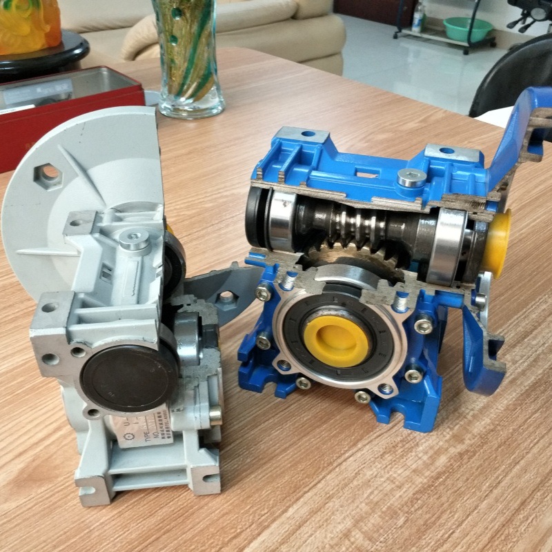 齿轮减速机 涡轮减速机 精密行星减速机 斜齿减速机 定速减速机